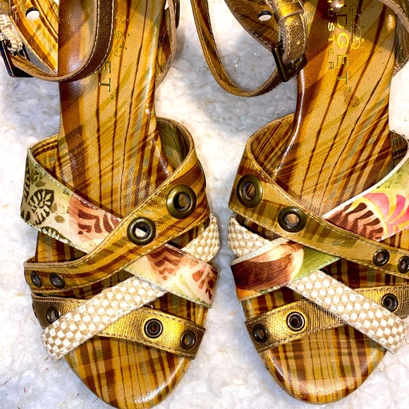 Fun BRIDGET SHUSTER wedge sandals. Size 7. - Picture 6 of 8